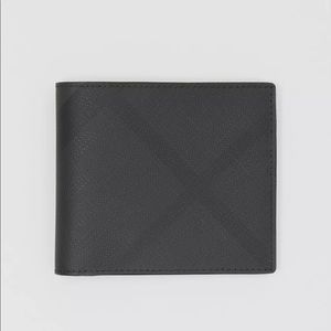 New, still in original box men’s bifold wallet.